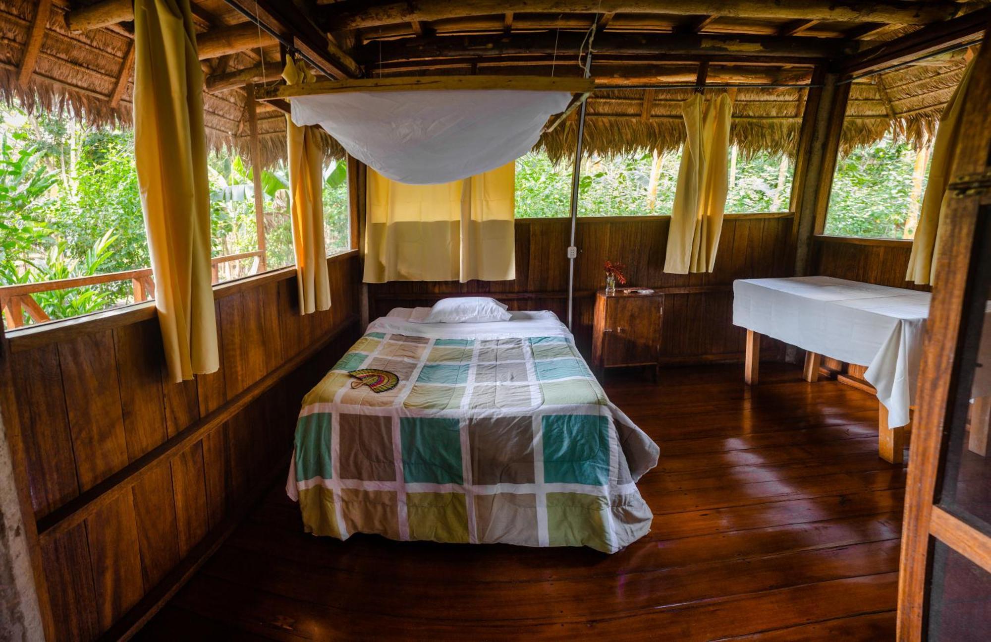 Tres Chimbadas Lake Lodge Tambopata 외부 사진